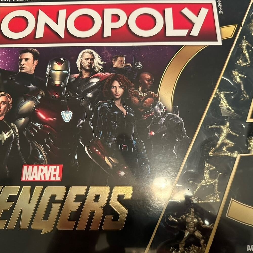 Marvel avengers assemble a team monopoly board game